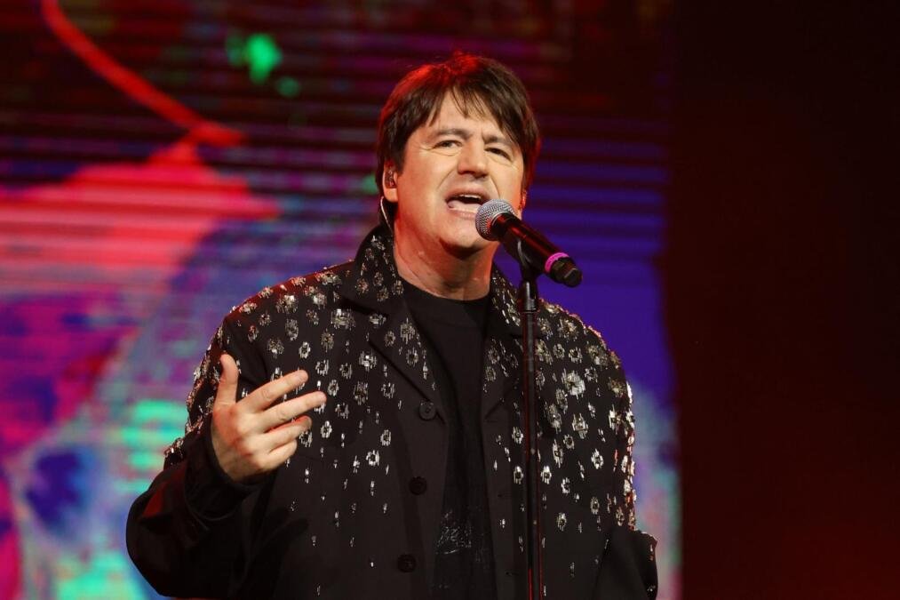 BORIS NOVKOVIĆ SPEKTAKULARNIM KONCERTOM OBELEŽIO 40 GODINA KARIJERE! Publika u punom Sava centru uživala u vanvremenskim hitovima