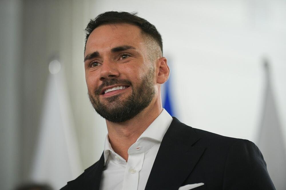 POGINUO MLADI, LEPI POLITIČAR! Pokrenute BROJNE spekulacije , policija moli za pomoć građana, ovo je STRAVIČNO!