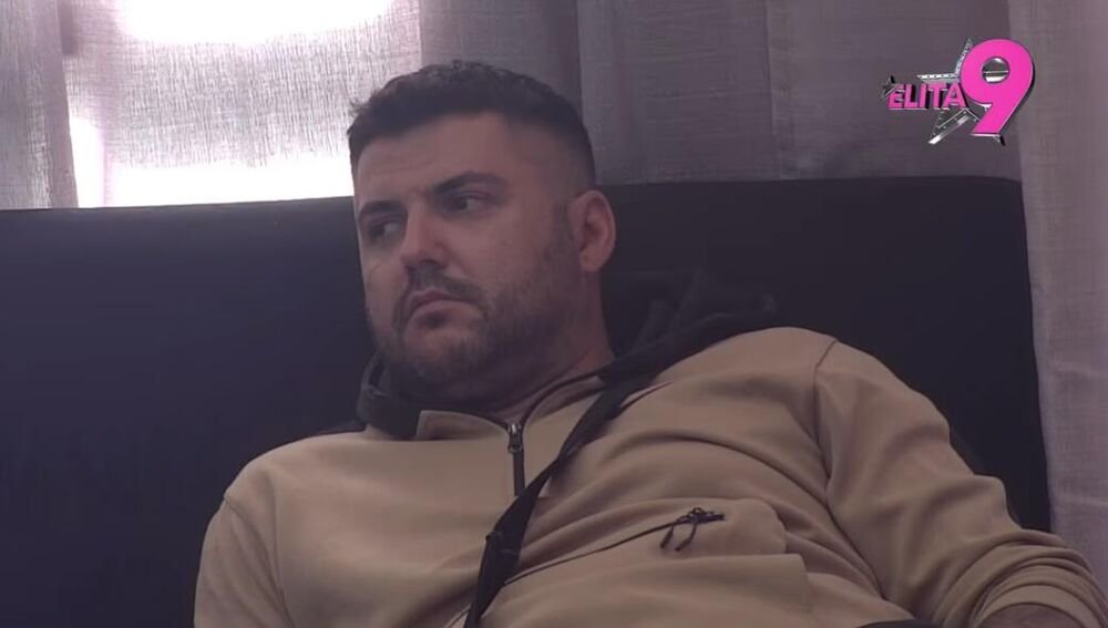 ASMIN DURDŽIĆ MORAO DA NAPUSTI ELITU: Odmah rešio da promeni ploču! Da li je moguće da je ovo izgovorio?