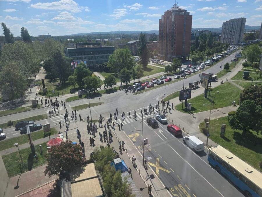 ŠAČICA BLOKADERA SE PONOVO IŽIVLJAVA NAD NOVOSAĐANIMA! Blokirali grad, građanima onemogućili slobodno kretanje (VIDEO)
