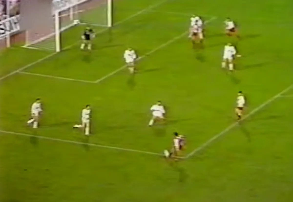 Nebo se otvorilo, stadion je eksplodirao: Mihajlović u sredinu - čuveno veče na Marakani koje pamte svi zvezdaši (VIDEO)