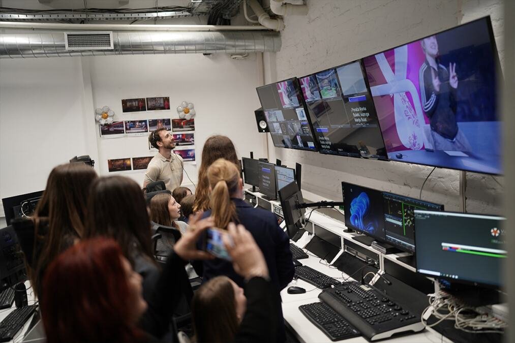 KOMPANIJA WMG (WIRELESS MEDIA GROUP) UGOSTILA DEVOJČICE U OKVIRU INICIJATIVE „DAN DEVOJČICA U IKT SEKTORU“