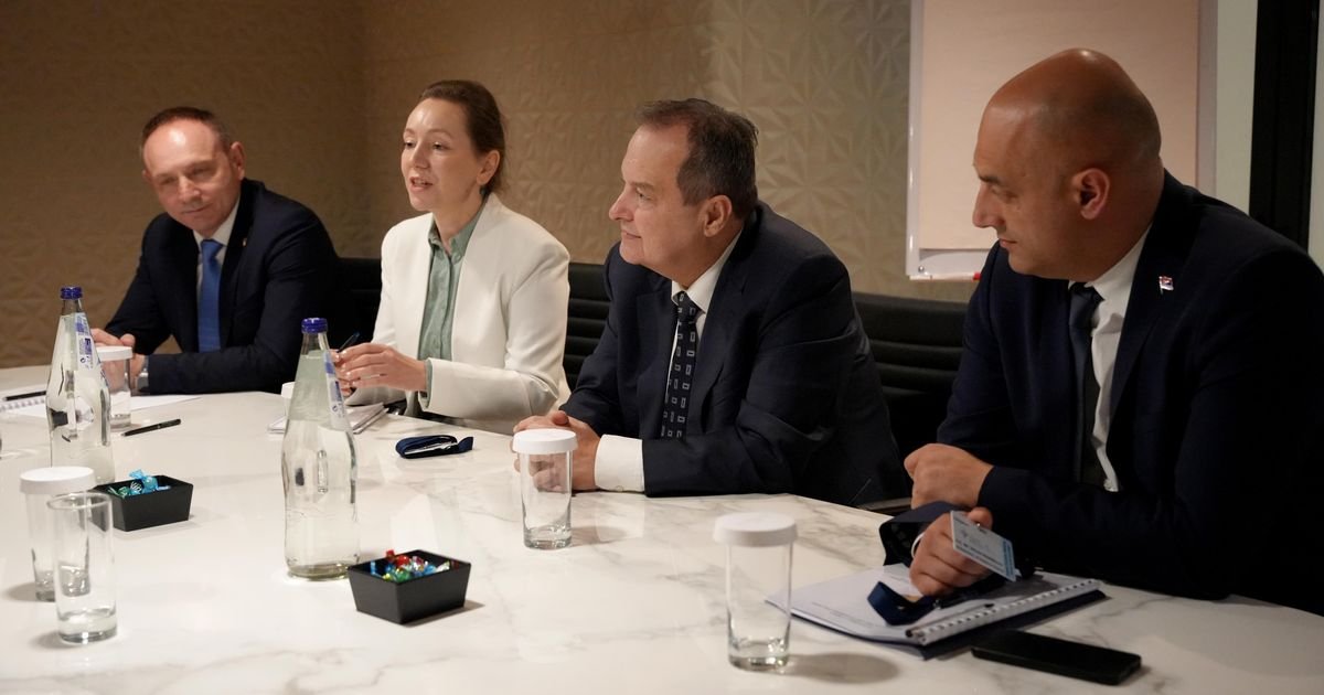 Ministar Dačić se sastao sa ministrom za zaštitu građana Grčke