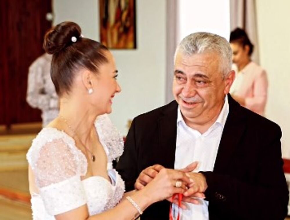 ŠOKIRAĆE VAS KAKO DANAS ŽIVI ŠABANOVA CUCA! Muž Turčin DEBELO STARIJI od nje, a sad pokazala i DETE! FOTO