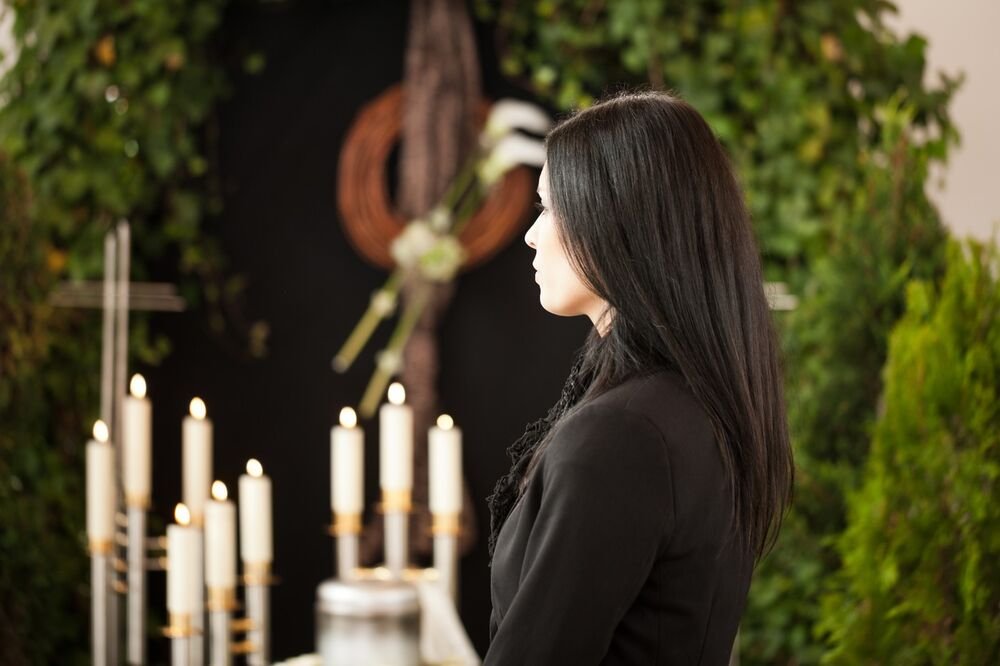 EVO KOLIKO KOŠTAJU SAHRANE U SRBIJI Odlazak na onaj svet nije jednostavan: Papreno je skupo sve, a tek SANDUK...