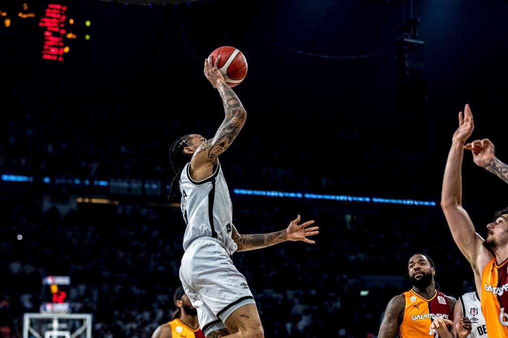 GROBARI, UŽIVAJTE! Ovo su najbolji potezi najnovijeg pojačanja Partizana - "natural scorer"! Od Pariza, preko Grčke - prošao je sito i rešeto! (VIDEO)