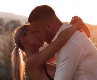 "NEMAM POJMA ŠTA SAD GLUMI, PRETERALA JE!" Hit priča kako je Marko Arnautović osvojio Saru: Taj naš srpski mentalitet... Mama mi je rekla - ženi je!