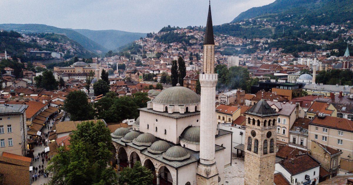 Napadnut osmogodišnji dečak u Sarajevu: Muškarac ga tukao kaišem usred džamije!