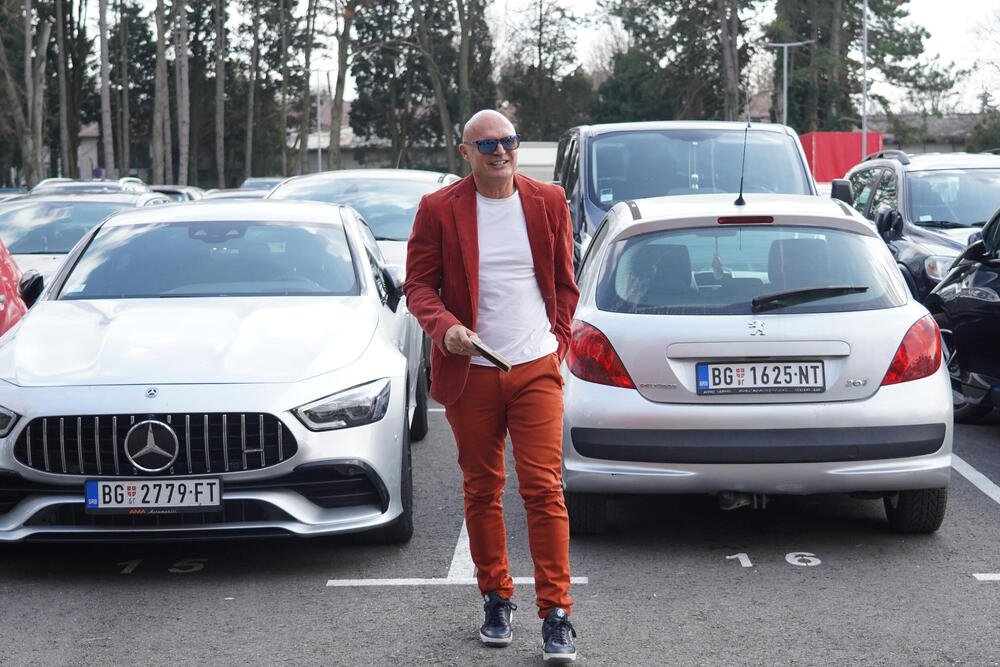 SVI BRUJE O OVOM SUSRETU NA POPULARNOM SAMITU! Srbin PAO U ZAGRLJAJ rođaki prinčeva, slika odjeknula