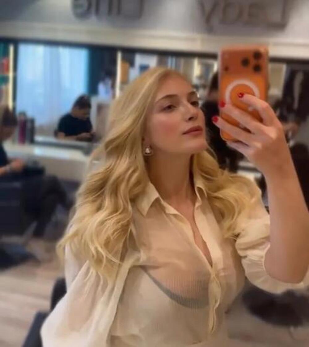 DA LI JE REALNO DA SE PORODILA PRE 2 MESECA? Obukla PROVIDNU košulju i bacila u nesvest! Žena bukvalno GRMI