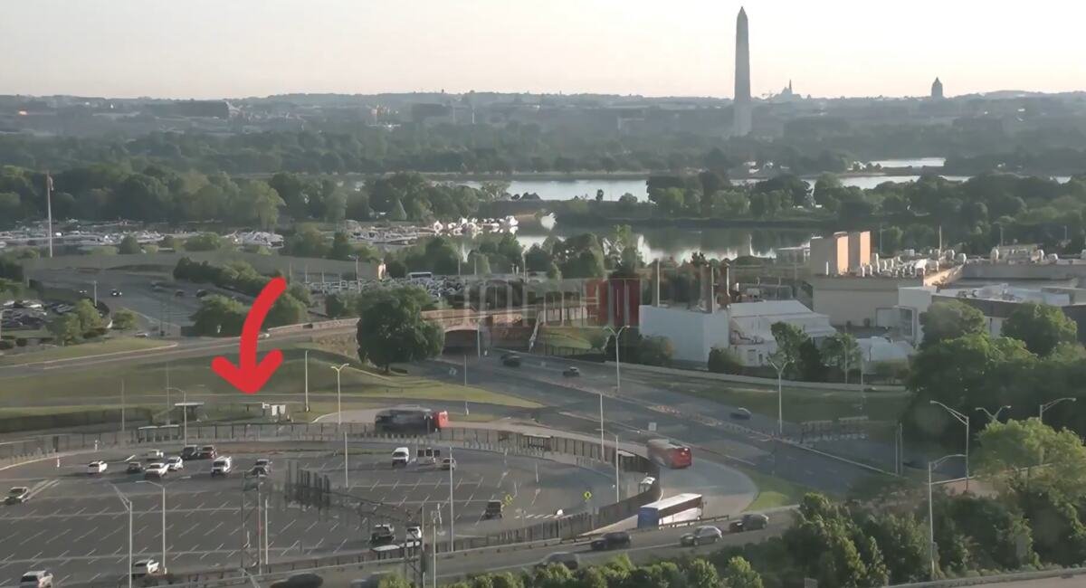 SUDAR AUTOBUSA KOD PENTAGONA: Više od 20 osoba povređeno VIDEO