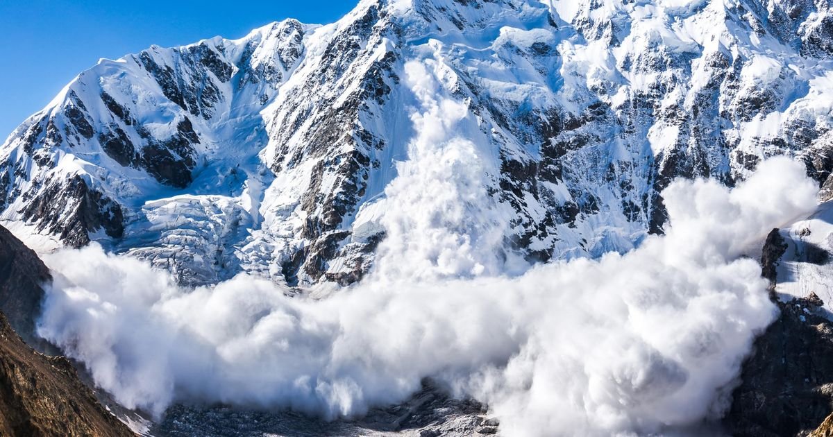 Troje planinara preživelo lavinu u Rusiji: Jednog čoveka našli mrtvog