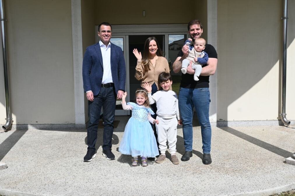 Ivan i Vania sa svojih troje dece rekli "zbogom" Portugalu i rešili da svoj život nastave u Srbiji (FOTO)