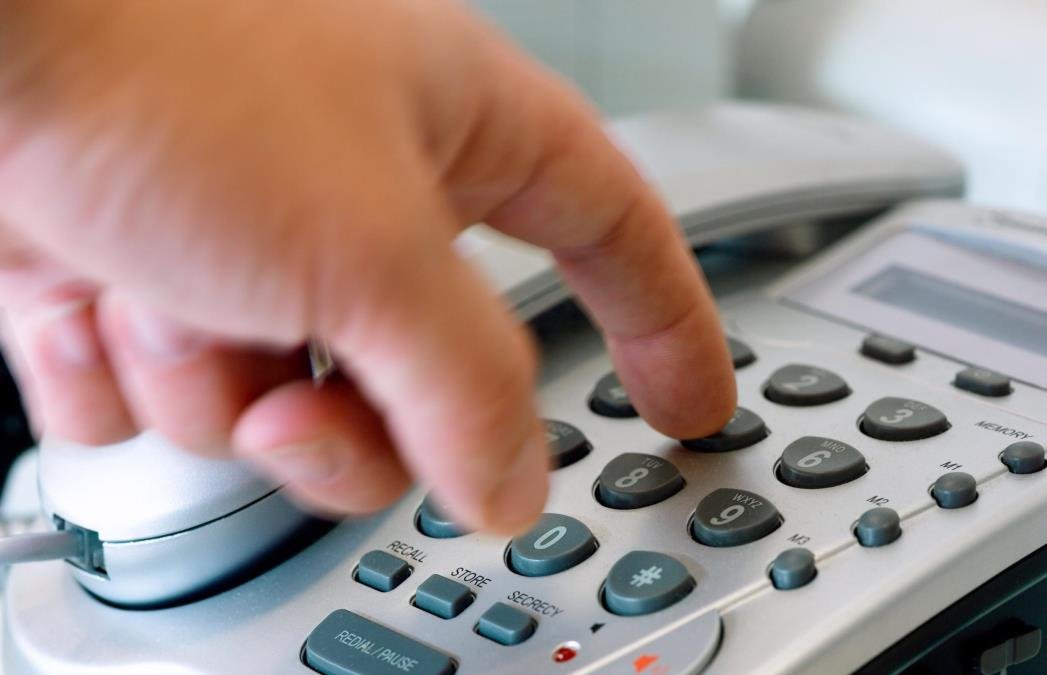 Brojeve telefona koje pamtimo zauvek: Iznenađuju razlozi zašto ih mozak ne briše!