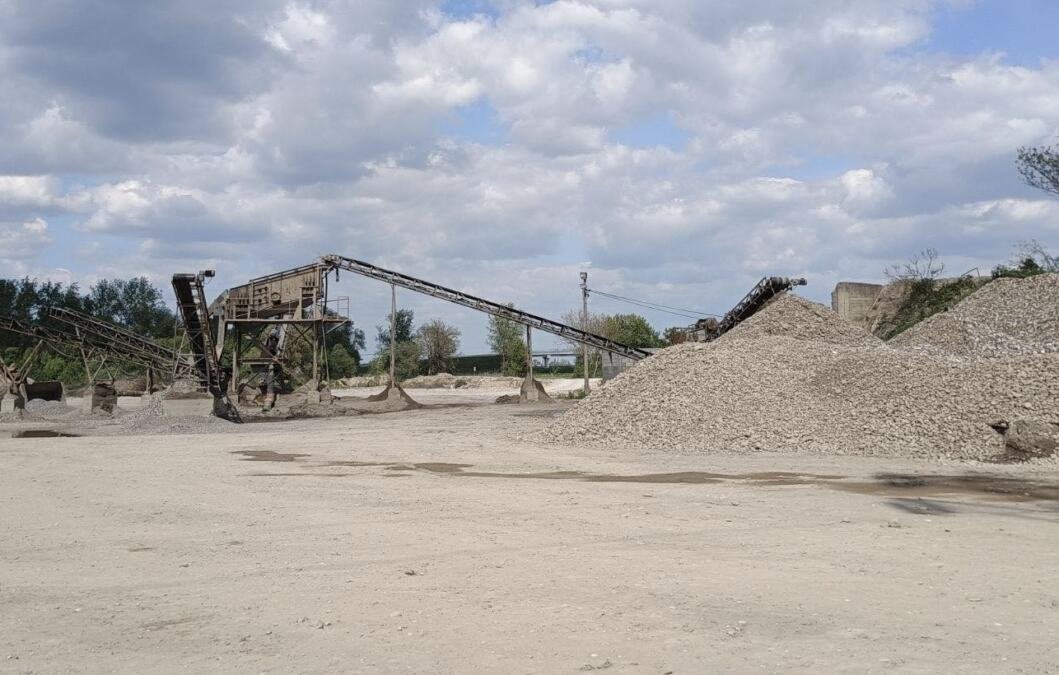 OSUMNJIČEN ZA OŠTEĆENJE ŽIVOTNE SREDINE: Uhapšen Lozničanin, protivzakonito organizovao eksploataciju i separaciju mineralnih sirovina