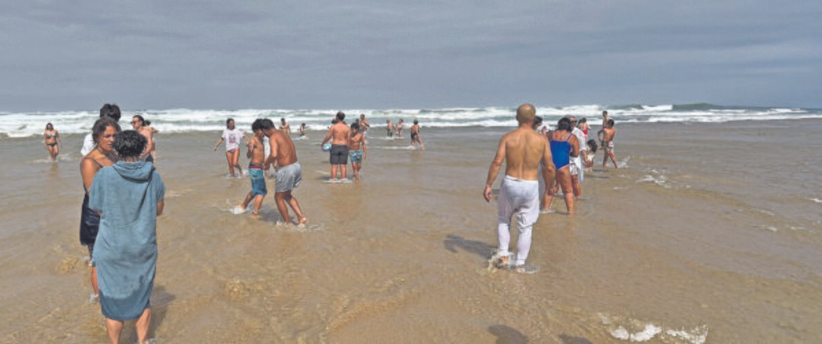 PLES U ATLANTIKU: Ritualno kupanje u Portugalu - manifestacija se odigrava svakog 29. avgusta i praćena je modernom zabavom, koncertima, piknicima i vašarima