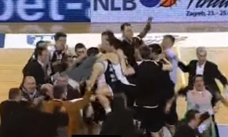 VREME NIJE ISTEKLO! KECMAAAN - IDE TROJKAAA! Dan kada je Srbin ZALEDIO ZAGREB: Na 0.6 sekundi pre kraja uzeo loptu i napravio čudo! (VIDEO)