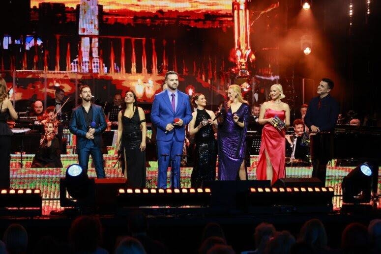 Veče koje je vratilo vreme: Suze, pesma i legende na 65. rođendanu Beogradskog proleća