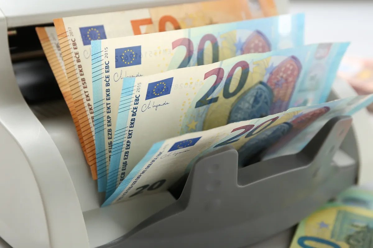 Opet odlažemo vraćanje dve milijarde dolara Emiratima - ovaj put za godinu dana