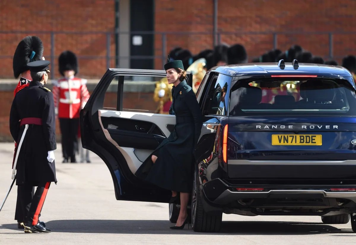 Ovo je pravi razlog zašto se kraljevska porodica uvek vozi Range Rover-om, a nikada ne ulaze u Ferrari ili Porsche