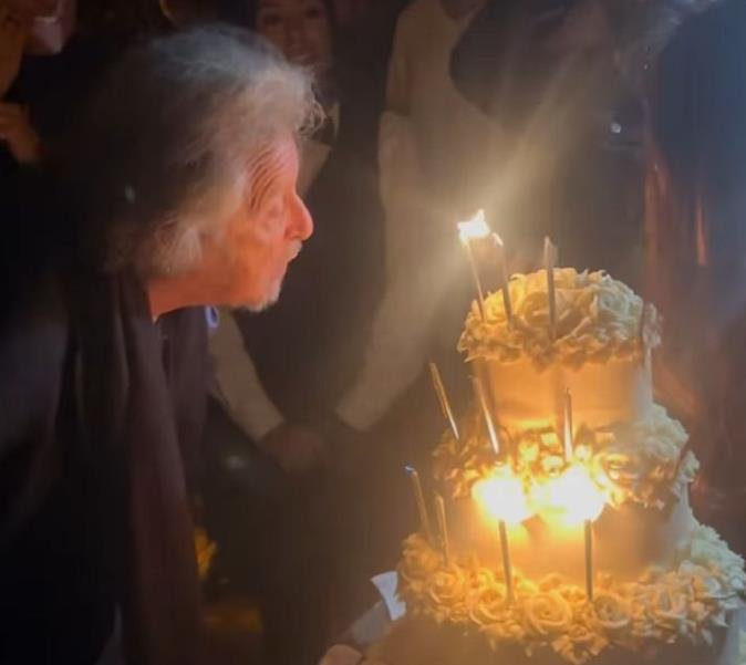 Holivudski zavodnik bez kočnica: Al Paćino u devetoj godini zapalio prvu cigaretu, u 83. dobio sina