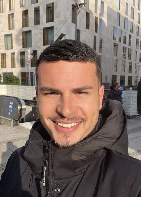 SKANDAL NA MREŽAMA! Zvezda Granda na udaru: “KOPIRA DRUGE, A SANJA DA BUDE ZVEZDA!”