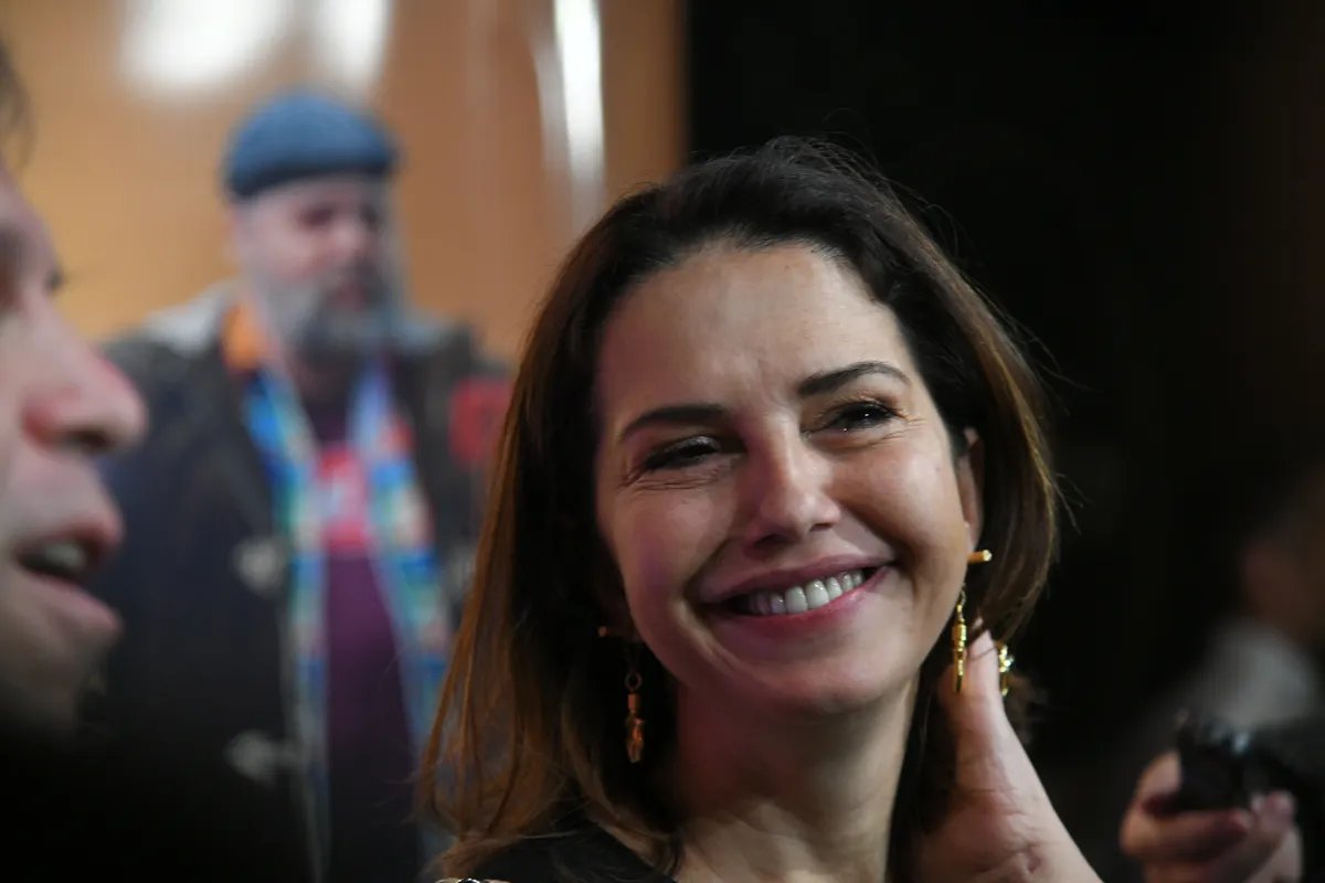 Natašu Ninković muž grli oko struka dok im peva Čola: Udala se s 25, a vole se kao prvog dana (FOTO)