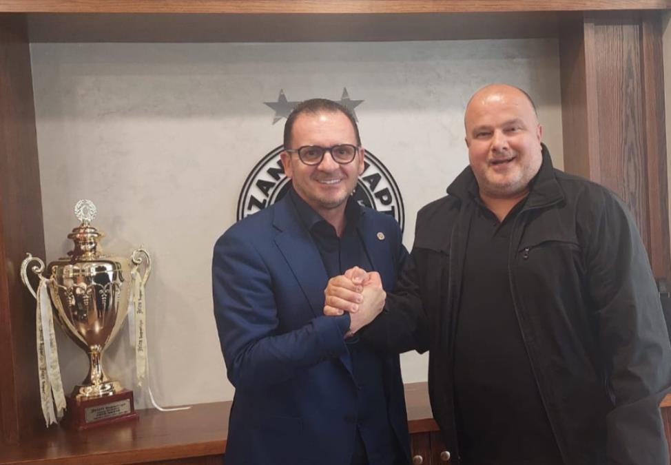 SRCE MI SE CEPA KAD VIDIM KAKO RAZAPINJU PEĐU MIJATOVIĆA: Javio se bivši igrač Partizana i rekao da legendu napadaju oni koji nisu "šutnuli mačku sa praga"