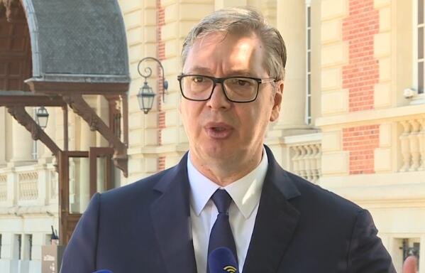 UŽIVO VUČIĆ SE OBRAĆA IZ FRANCUSKE: Kao u Rimskom carstvu, uživamo u sopstvenoj superiornosti, a ne vidimo šta se zbiva u svetu