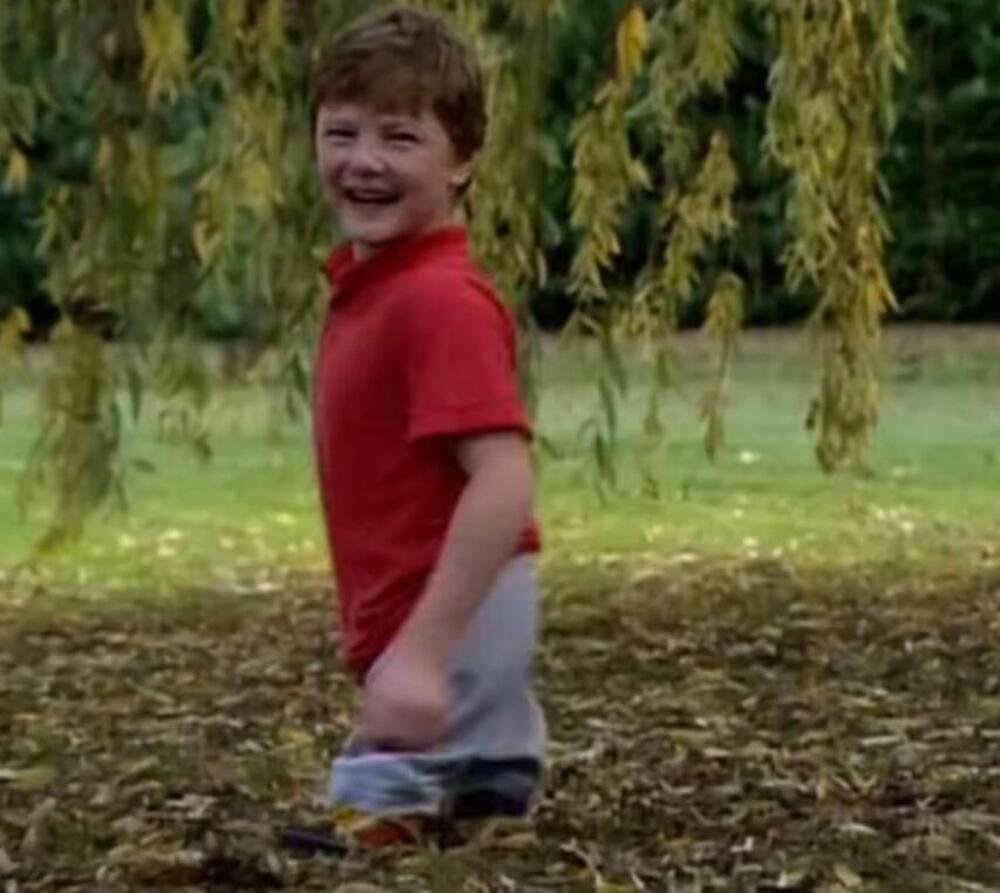 IGOR JE ROĐEN BEZ RUKE I SA TEŠKO DEFORMISANIM NOGAMA: 6 godina je bio u METALNOM KREVETU, a ovako IZGLEDA SADA