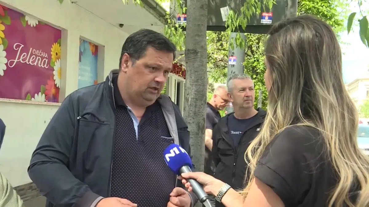 U Zemunu ponovo SNS štandovi, bio prisutan i predsednik opštine: Vređao TV N1 i optužio je da snosi deo odgovornosti za sinoćnje incidente