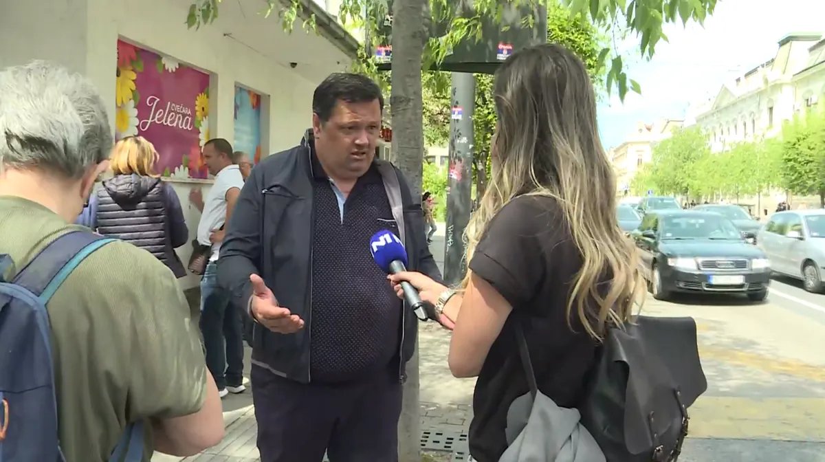 Štandovi SNS i danas u Zemunu: Prisutan i predsednik opštine, optužuje N1 da je doveo glumca Dragana Jovanovića da tuče ljude