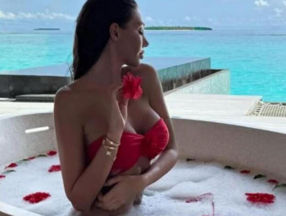 OVO NIJE ŽENA NEGO BOGINJA: Blago njenom mužu šta ima pored sebe, ne zna se s koje strane je bolja, ALAL JOJ VERA