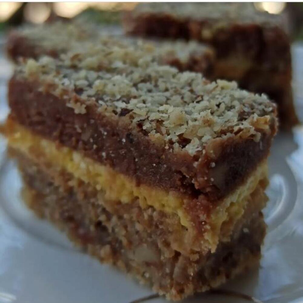 Starinski kolač sa bogatim filom: Toliko je kremast da se topi u ustima, voleće ga i oni što kažu da ne jedu slatko