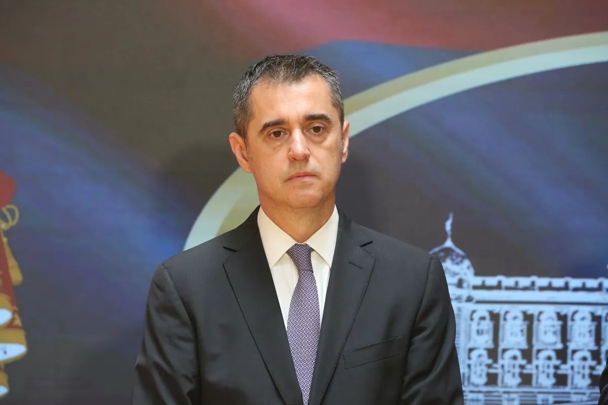 "Šta je Vučić sada poklonio Emiratima pa nam odlažu naplatu kredita": Dušan Nikezić pita nadležne