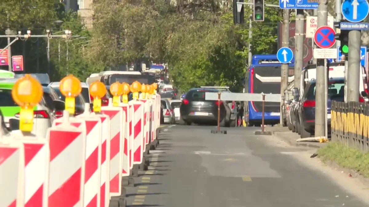 AMSS: Zbog radova na pojedinim deonicama mogući zastoji i usporavanje saobraćaja