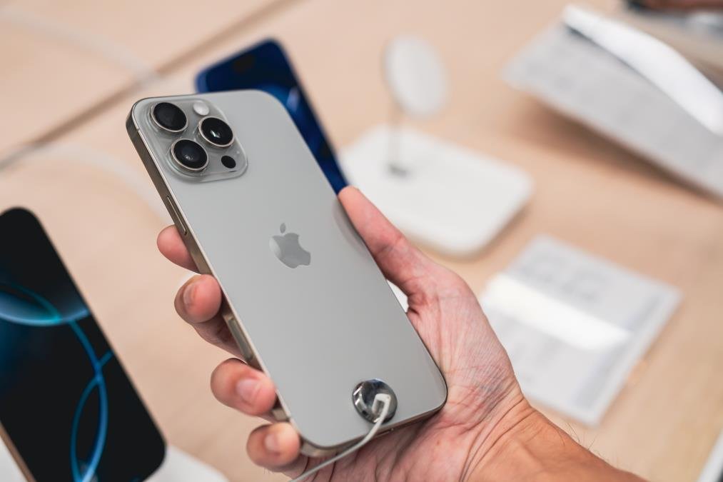 Procurele tajne: Evo šta Apple planira da napravi sa iPhoneom!