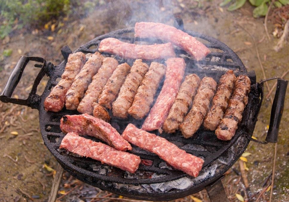 Napravite sami najukusnije ćevape ikada: Mesari otkrili tajni sastojak koji suštinski menja ukus!