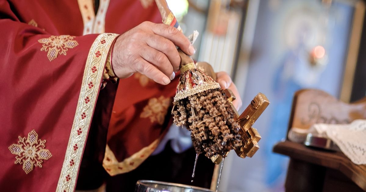 Ovo je pravilo koje malo ko zna: Koliko dugo sme da stoji sveta vodica i šta da uradite kada donesete novu