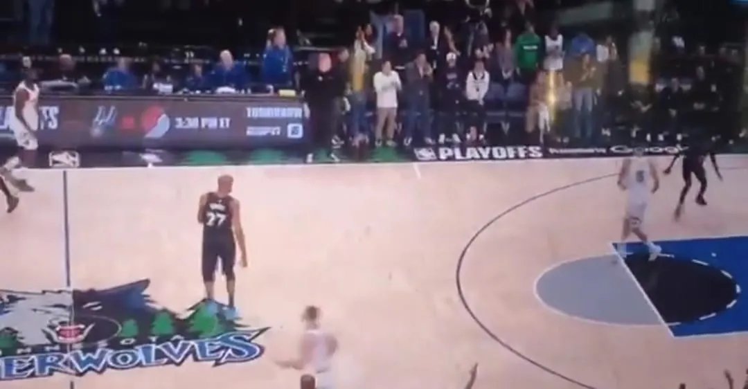 Pet sekundi koji sve govore: Utakmica rešena, a pogledajte šta rade igrači Minesote