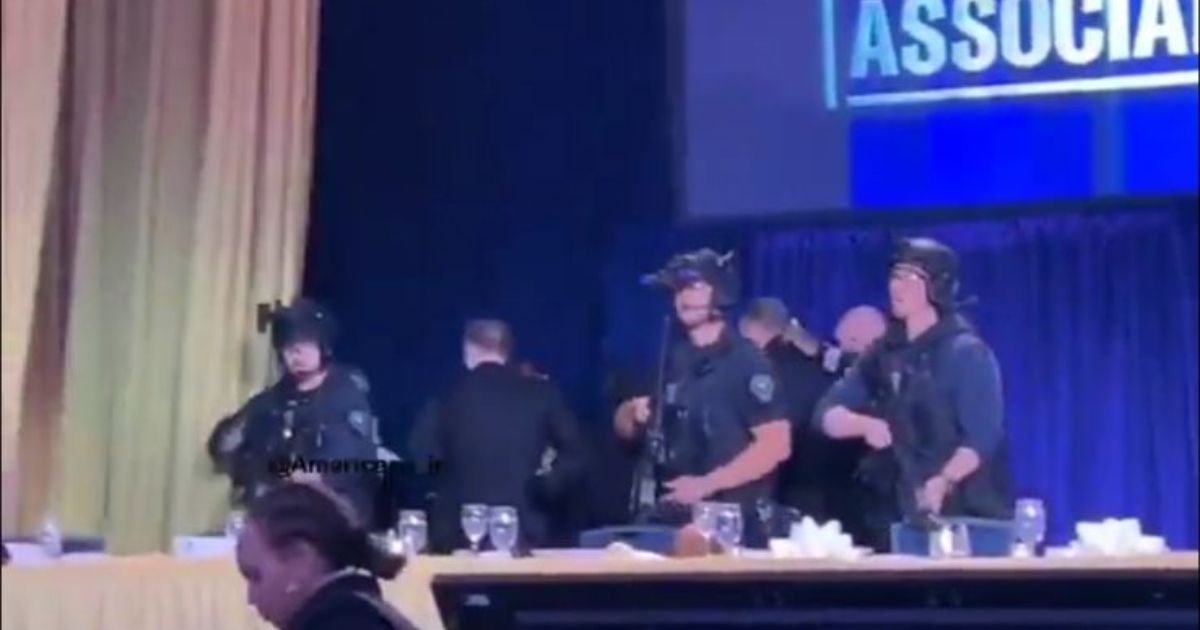 Agenti srušili Trampa na zemlju: Evo kakav je haos nastao posle pucnjave, momenat evakuacije predsednika SAD