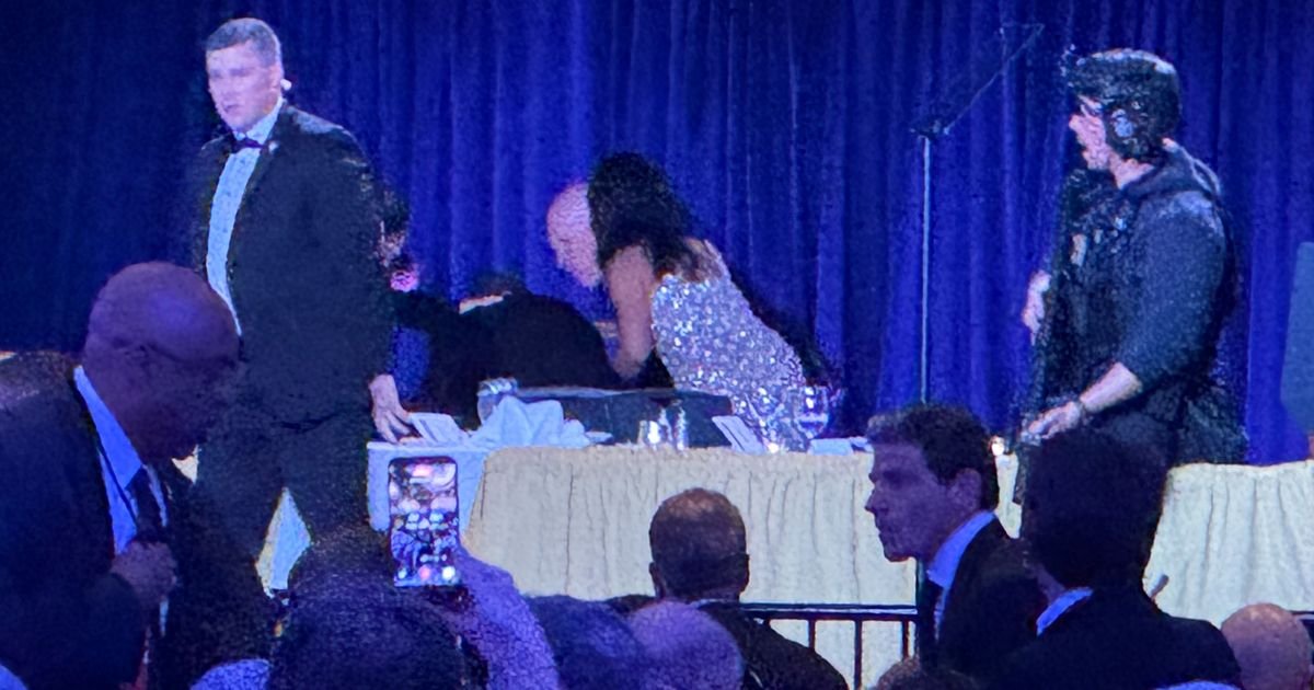 "Večeras će biti pucnjave. Biće sjajno"! Šok izjava portparolke Bele kuće, MINUTIMA PRED napad na Trampa