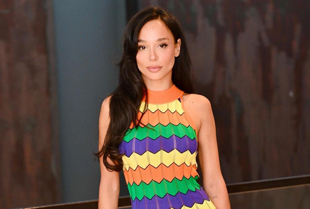 EDITA ODRŽALA NASTUP TRUDNA I BOLESNA! Pevačica nije želela da izneveri publiku, pa se oglasila na mrežama i otkrila zašto je sve vreme sedela (FOTO)