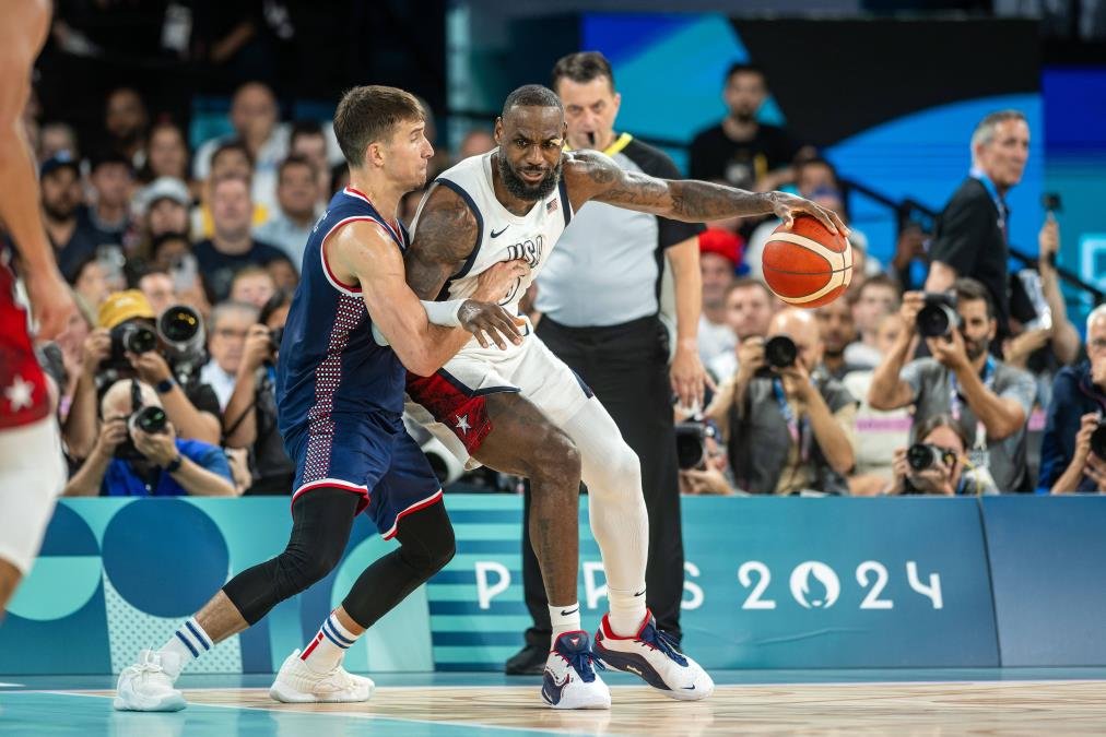 BESUMUČNO OPLJAČKAO SRBIJU, A SADA IDE NA FAJNAL-FOR: Bruka koja će biti upamćena večno...