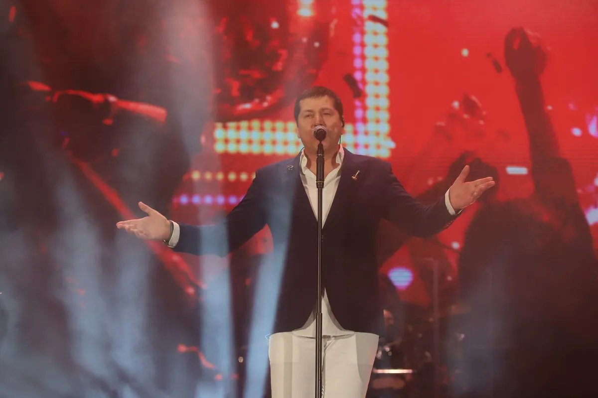 Totalna euforija u Zenici: Više od osam hiljada ljudi pevalo sa Acom Pejovićem