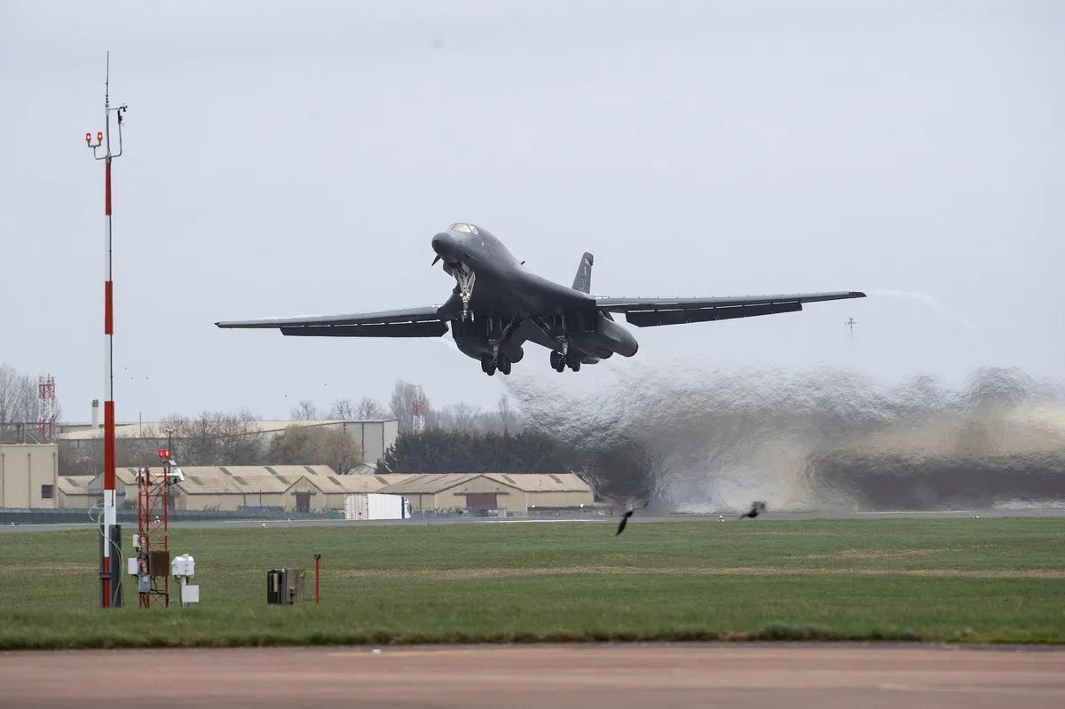 VIDEO Gori velika vojna baza u Britaniji: Ključna tačka za američke bombardere koji odatle lete u Iran