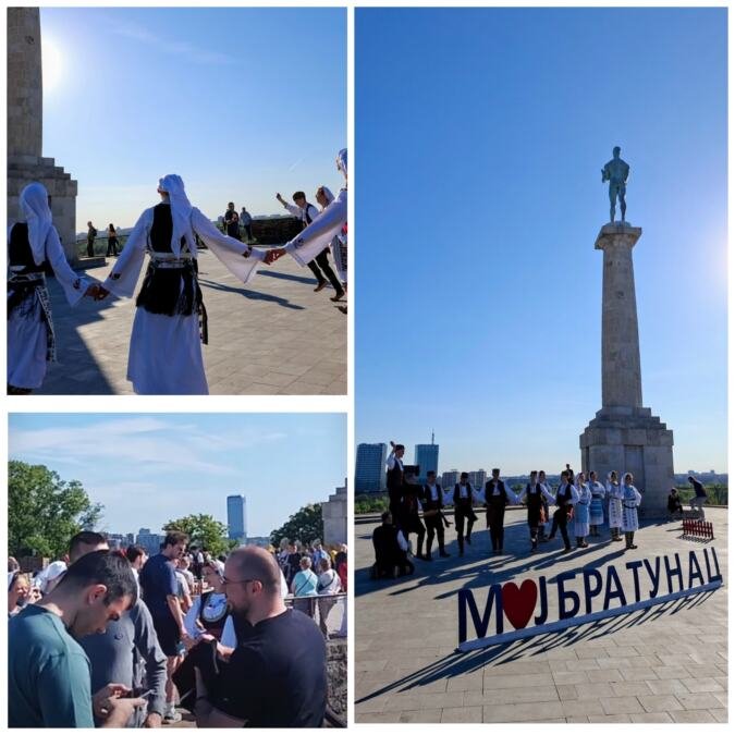 Tradicija ispod Pobednika: Pesmom i igrom izgrađen most od Bratunca do srca Beograda, mladi folkloraši iz Srpske oduševili publiku na Kalemegdanu