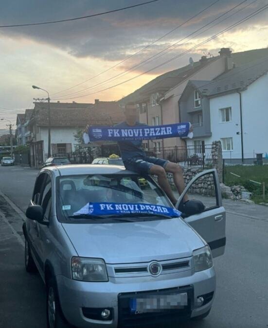 "BIO JE NAJMLAĐI NAVIJAČ" Od poginulog mladića iz Novog Pazara opraštaju se prijatelji (foto)