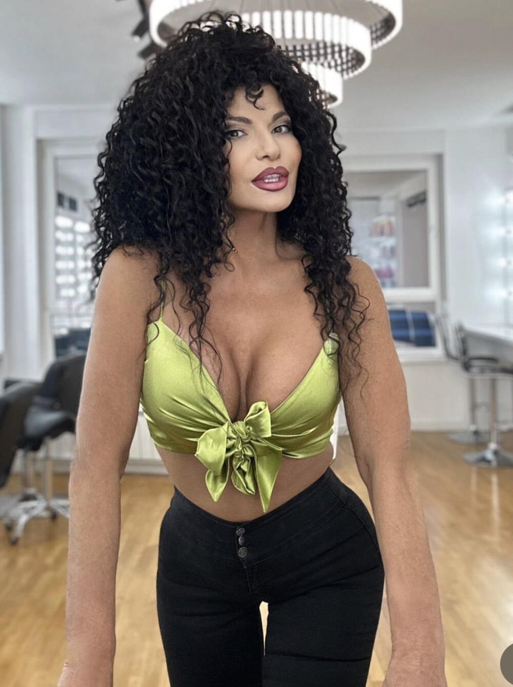 NAJVRELIJA CRNKA SLUČAJNO UGASILA FILTERE! Evo kako izgleda Lidija Vukićević, lice u prvom planu, korigovala je...