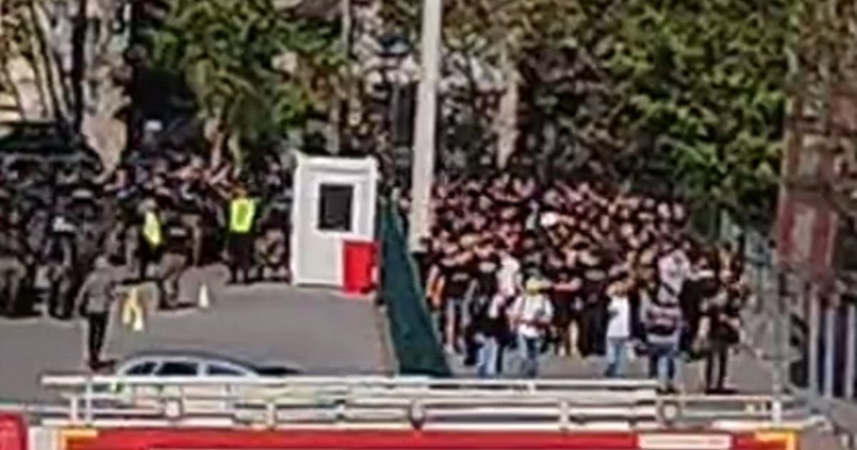 Grobari u korteu došli na 179. večiti derbi, pogledajte kako su navijači Partizana "marširali" pokraj Marakane